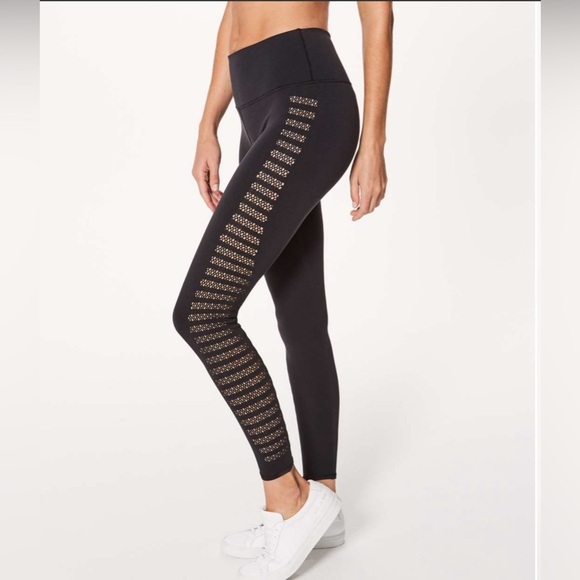 Lululemon Reveal 7/8 Tight (Stripes 25") black size 6 - Picture 1 of 9